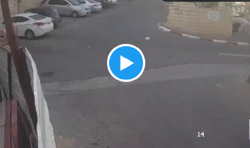  Σοκαριστικά βίντεο από την Ιερουσαλήμ: Αυτοκίνητο πέφτει σε κόσμο- Τρεις τραυματίες