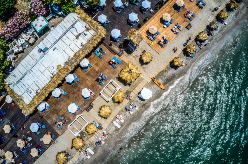  Beach Bars: Αλλάζει δραστικά η λειτουργία τους- Nέοι αυστηροί κανόνες
