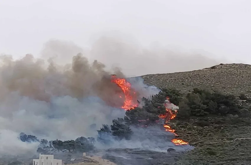  Τρεις συλλήψεις για τη χθεσινή μεγάλη φωτιά στην Πάρο