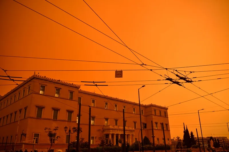 Αφρικανική σκόνη: Γιατί κοκκίνησε ο ουρανός-Η εξήγηση του Αστεροσκοπείου Αθηνών