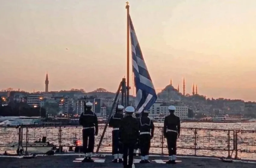  “Θεμιστοκλής”: Η ελληνική σημαία στον Βόσπορο κάνει τον γύρο του διαδικτύου