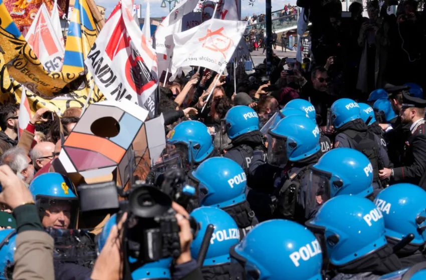  Βενετία:Συγκρούσεις κατοίκων-αστυνομικών για το εισιτήριο εισόδου 5€ στην πόλη (vid)