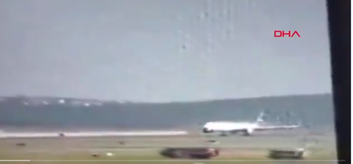  Βίντεο θρίλερ με προσγείωση αεροπλάνου στην Κωνσταντινούπολη