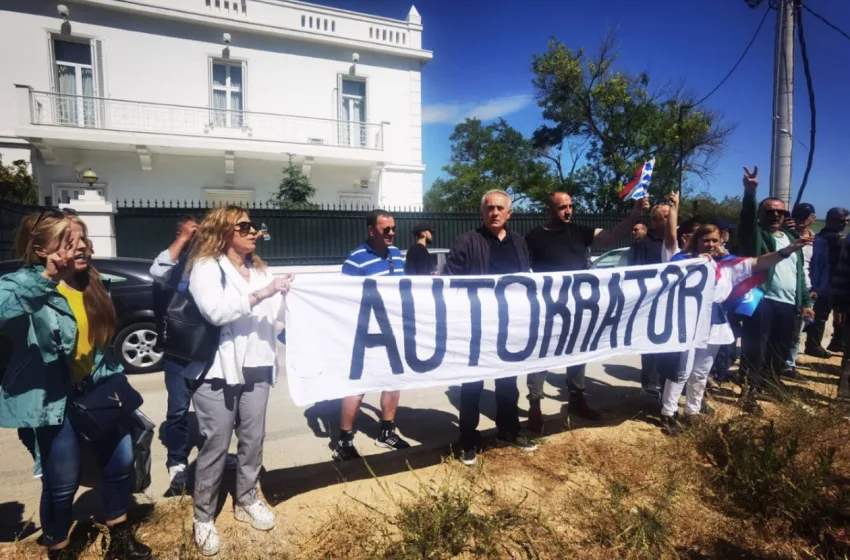  Φιέστα Ράμα: Μικροεπεισόδια έξω από το Κλειστό Γαλατσίου από οπαδούς της αλβανικής ανιπολίτευσης (vid)