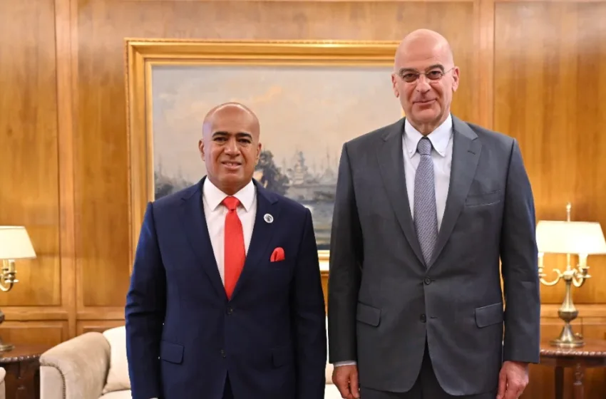  Δένδιας: Συναντήθηκε με τον νέο πρέσβη των Ηνωμένων Αραβικών Εμιράτων