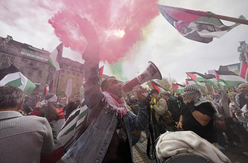  Eurovision:Χιλιάδες διαδηλωτές στο Μάλμε υπέρ Παλαιστίνης -Γιουχαΐσματα στην ισραηλινή συμμετοχή