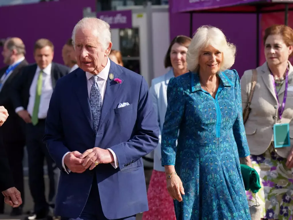 karolos kamila vasiliki oikogeneia