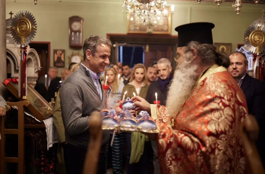  Ανάσταση στην Τήνο ο Μητσοτάκης
