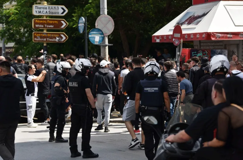  Θεσσαλονίκη: Ένταση με οπαδούς του ΠΑΟΚ – Μπλόκο της Αστυνομίας