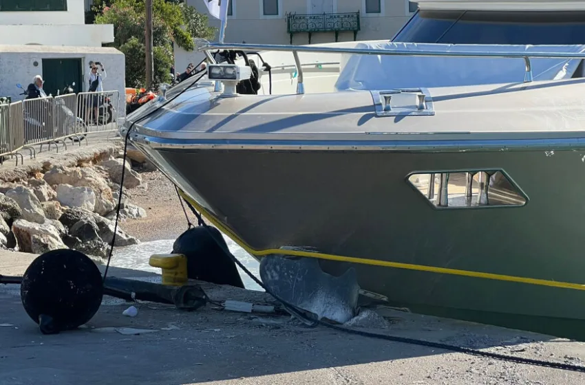  Σπέτσες/Ατύχημα στο λιμάνι: Θαλαμηγός χτύπησε στην πρόβλημα από τους ισχυρούς ανέμους (εικόνες,vid)