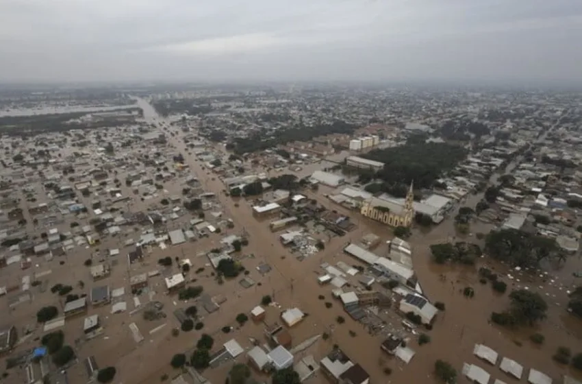  Βραζιλία/Πλημμύρες: 78 νεκροί, 105 αγνοούμενοι -“Βούλιαξαν” χιλιάδες σπίτια (εικόνες, vid)