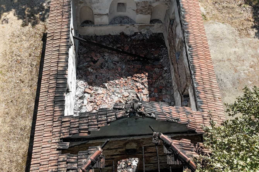  Χαλκιδική: Καταστράφηκε ιστορικός ναός από πυρκαγιά (φωτο)