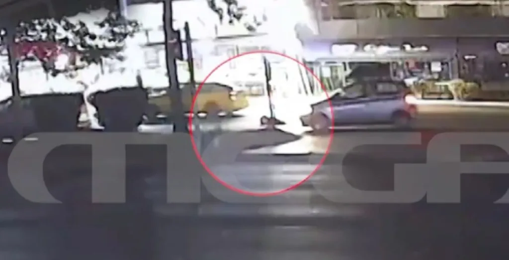 leoforos athinwn 17xroni troxaio parasyrsi video