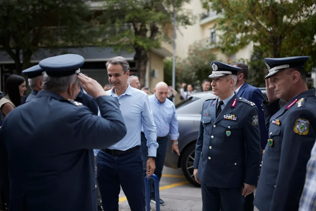 mitsotakis egkainia xarilaou grafeio endooikogeneiaki via