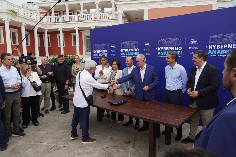 Κυβερνείο Θεσσαλονίκης: Ανοίγει ο δρόμος για την διάσωση και αξιοποίησή του 7 Ο πρόεδρος της Βουλής παραδίδει τον στυλό που χρησιμοποίησαν στον πρόεδρο του Συλλόγου Φίλοι του ΚυβερνείουDSC06890 jpg