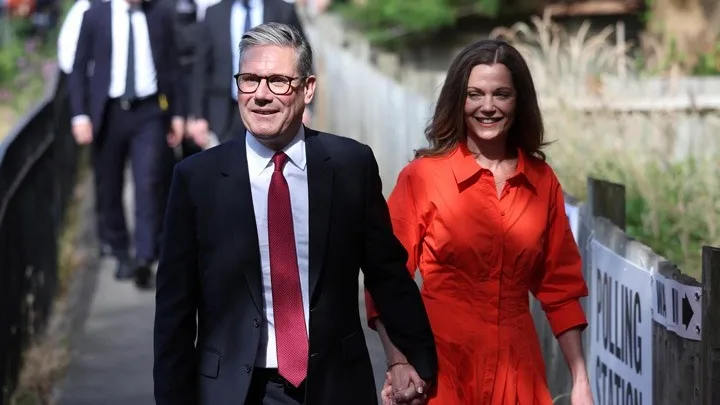  LIVE  Ο Στάρμερ στην Ντάουνιγκ Στριτ