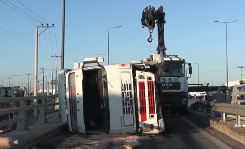  Ανατροπή φορτηγού στον Κηφισό- Αναζητείται ο οδηγός