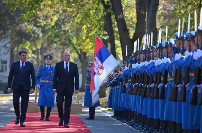  Δένδιας από Βελιγράδι: Διεύρυνση της συνεργασίας Ελλάδας-Σερβίας στον αμυντικό τομέα 