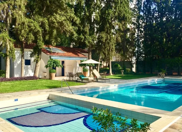 Η πολυτελής πρεσβευτική κατοικία όπου θα μείνει η Κίμπερλι Γκίλφοϊλ στην Αθήνα (εικόνες) 4 2 8 png