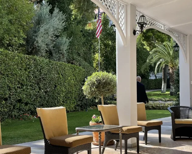 Η πολυτελής πρεσβευτική κατοικία όπου θα μείνει η Κίμπερλι Γκίλφοϊλ στην Αθήνα (εικόνες) 6 4 4 png