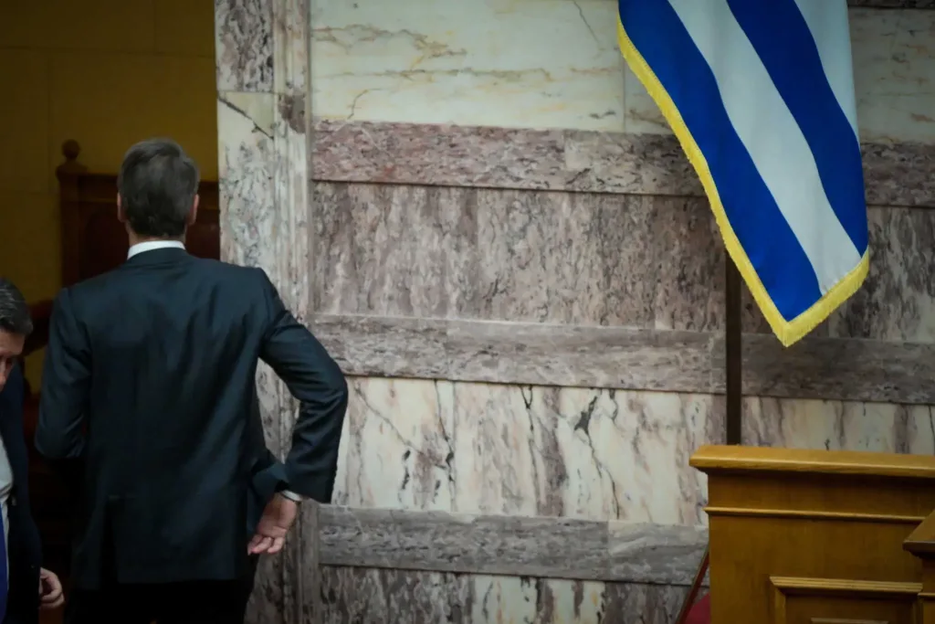 mitsotakis vouli ponos mesi