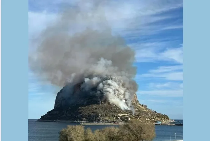  Φωτιά στη Μονεμβασιά-Στη μάχη κατάσβεσης και εναέρια μέσα