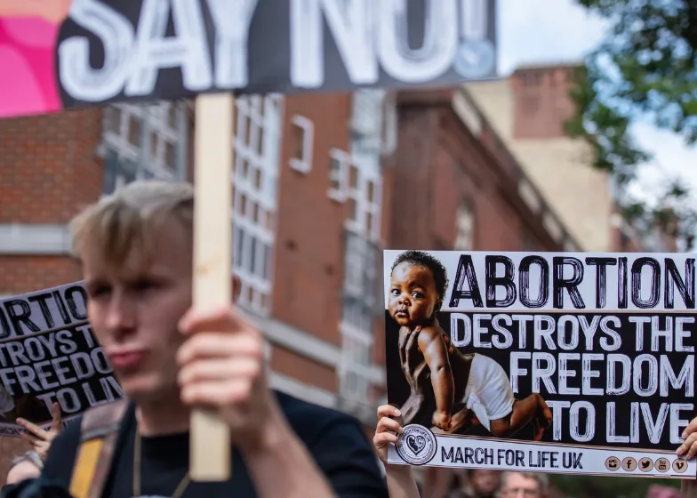  Τραμπ: Έδωσε χάρη σε 23 διαδηλωτές κατά των αμβλώσεων που αντιμετώπιζαν ποινικές διώξεις