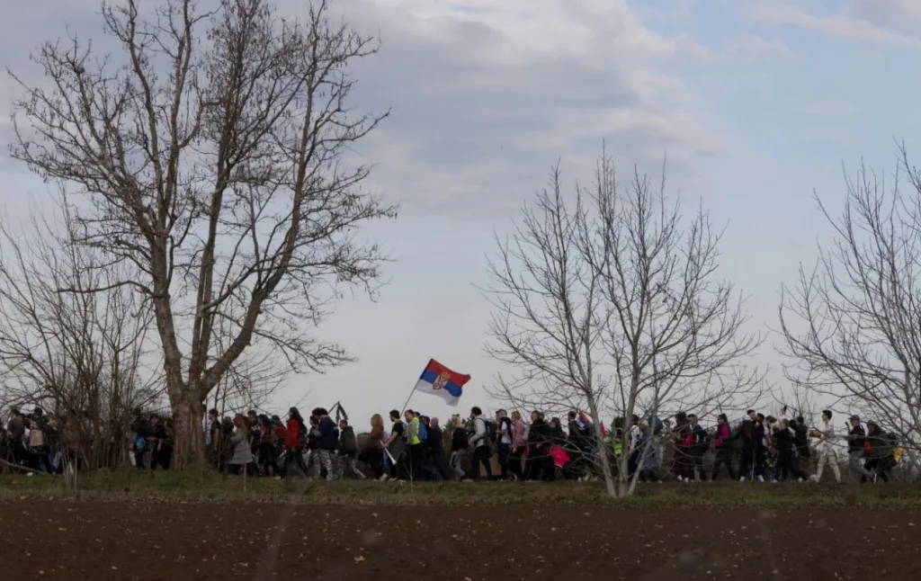 servia poreia foitites novi sant