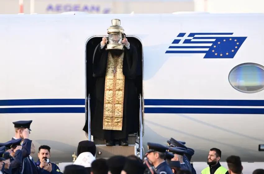  Άγιο Φως: Στο Ισραήλ η ελληνική αποστολή-Τι ώρα φθάνει σε Αθήνα, υπόλοιπη Ελλάδα και Κύπρο