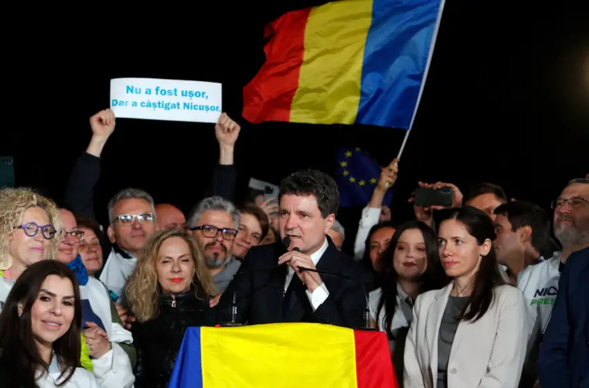  Ρουμανία: Νέος πρόεδρος ο Νικούσορ Νταν- Ο Σιμιόν παραδέχτηκε την ήττα του