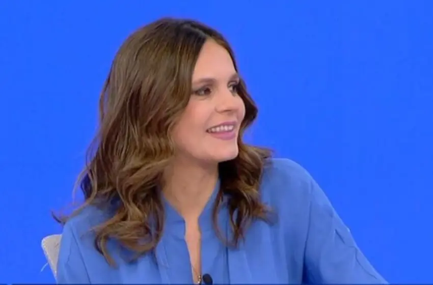 efi axtsioglou istoria me ton gio tis