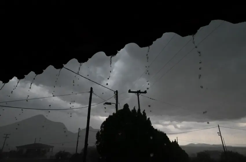  Ισχυρές καταιγίδες τώρα στην Αττική-Η πρόγνωση Κολυδά