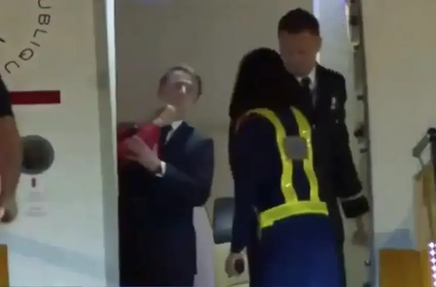 macron aeroplano copy 1200x675 1