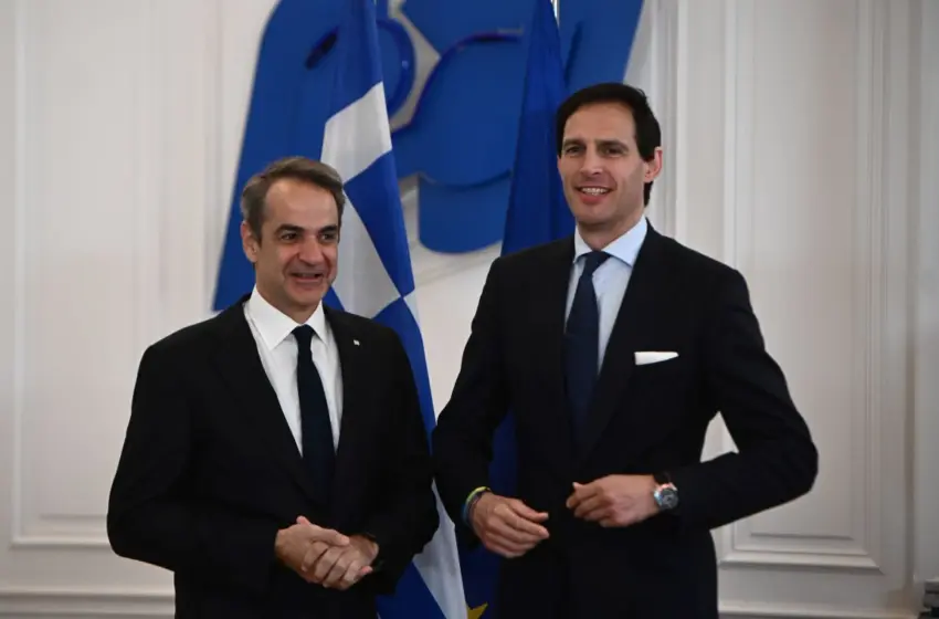  Επίτροπος για το κλίμα σε Μητσοτάκη: “Εντυπωσιακό αυτό που έχετε κάνει με την καθαρή ανάπτυξη”