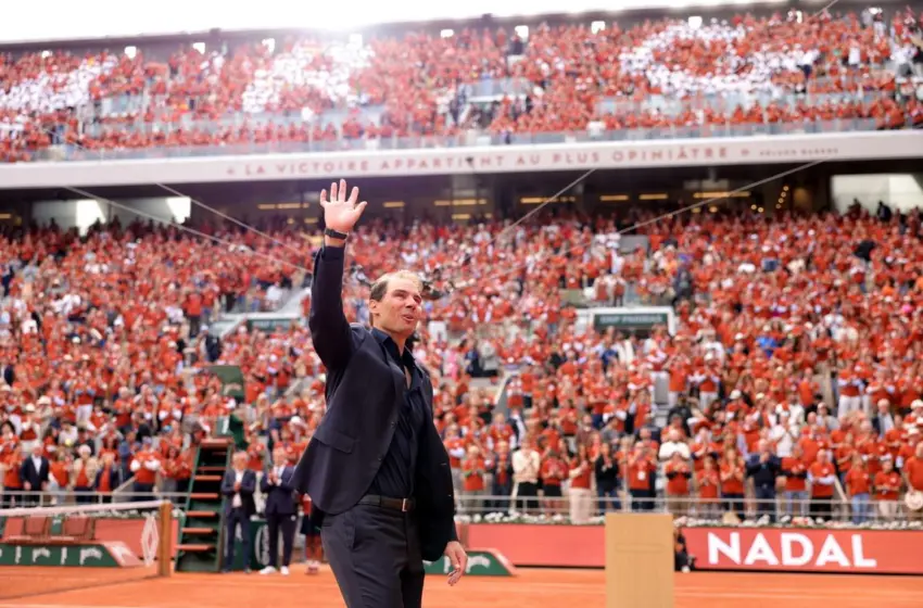  Συγκλόνισε ο Ναδάλ στο Παρίσι: Το “αντίο” του θρύλου του τένις στο Ρολάν Γκαρός