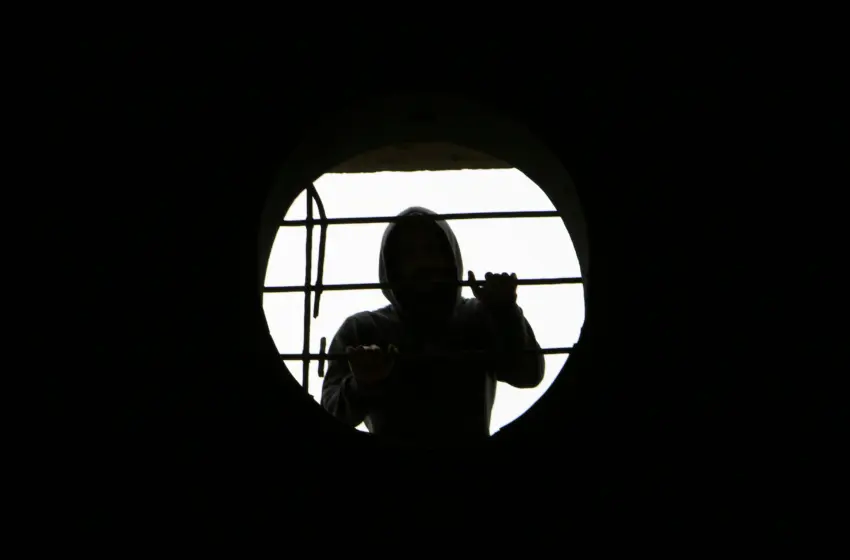  Ίσως ολόκληρος ο πλανήτης βιώνει μια αυτοεπιβαλλόμενη επιδημία μοναξιάς