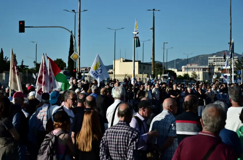  Στο υπουργείο Άμυνας έφτασε η 42η Μαραθώνια Πορεία Ειρήνης