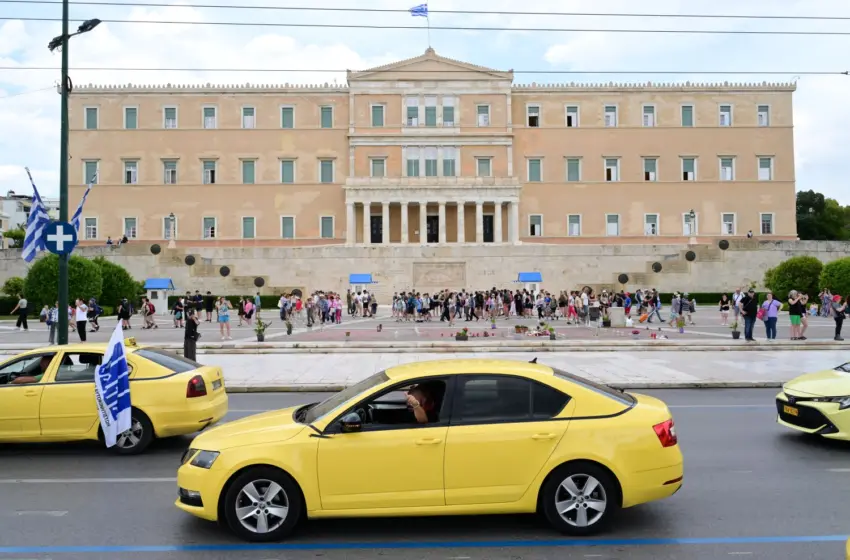  Τα ταξί έξω από τη Βουλή-“Θέλουμε να δούμε Μητσοτάκη-Κυρανάκη” φώναζε ο Λυμπερόπουλος