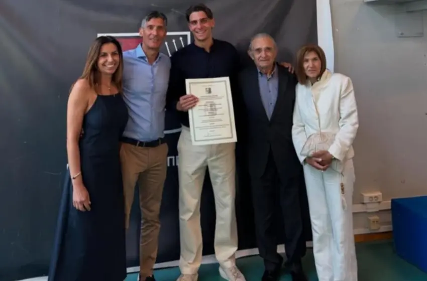  Τζολάκης: Τερματοφύλακας, Πρωταθλητής και Πτυχιούχος – Ένα πρότυπο εντός κι εκτός γηπέδου