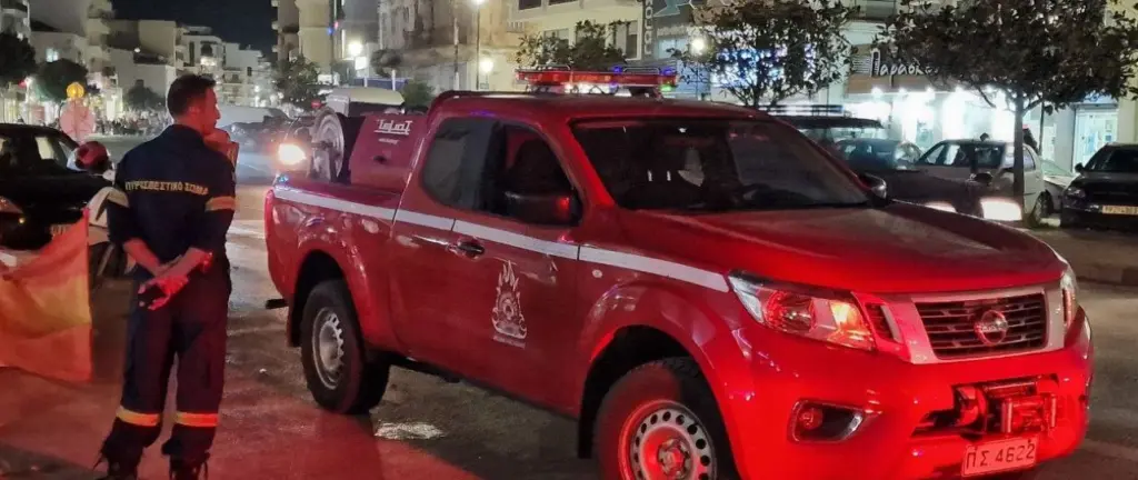 Βόλος: Ξαφνική ανεμοθύελλα ξερίζωσε δέντρα και προκάλεσε ζημιές σε οχήματα 4 2 31