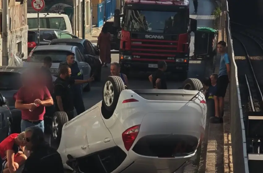  Ανατροπή οχήματος στην πλατεία Αττικής – Σώα η οδηγός