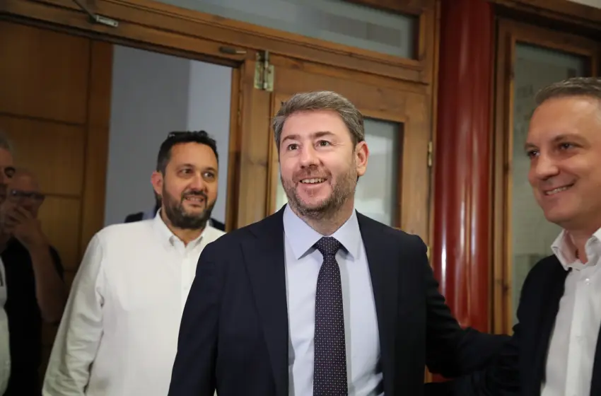  Ο Ανδρουλάκης παρουσιάζει υπουργείο “made in Greece”- Ανεβάζει τους τόνους για εξωτερική πολιτική και ΟΠΕΚΕΠΕ