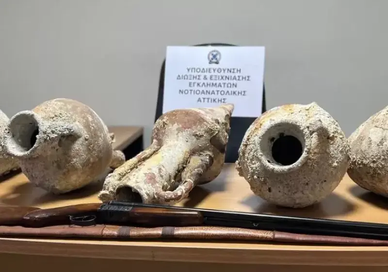 astin enalioi amforeis astin alimos.jpg