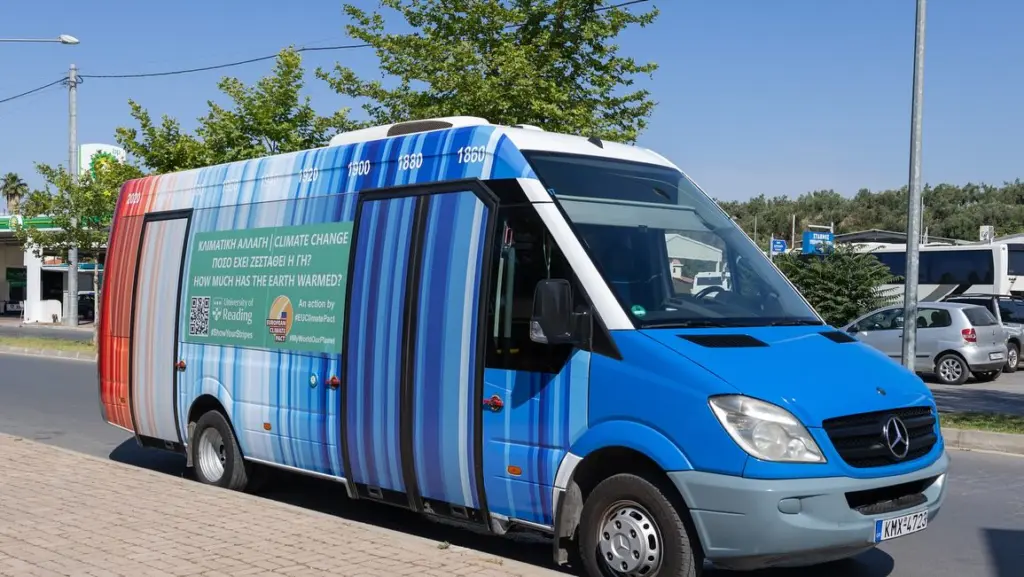 bus stripes kalamata1