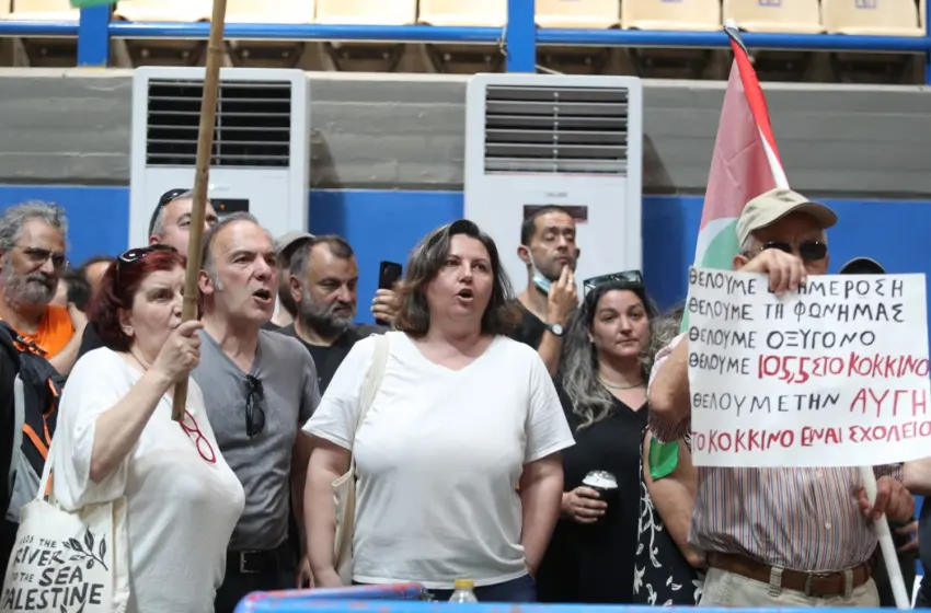  Τα δεδουλευμένα τους ζητούν από το 5ο Συνέδριο ΣΥΡΙΖΑ οι εργαζόμενοι σε “Κόκκινο” και “Αυγή”