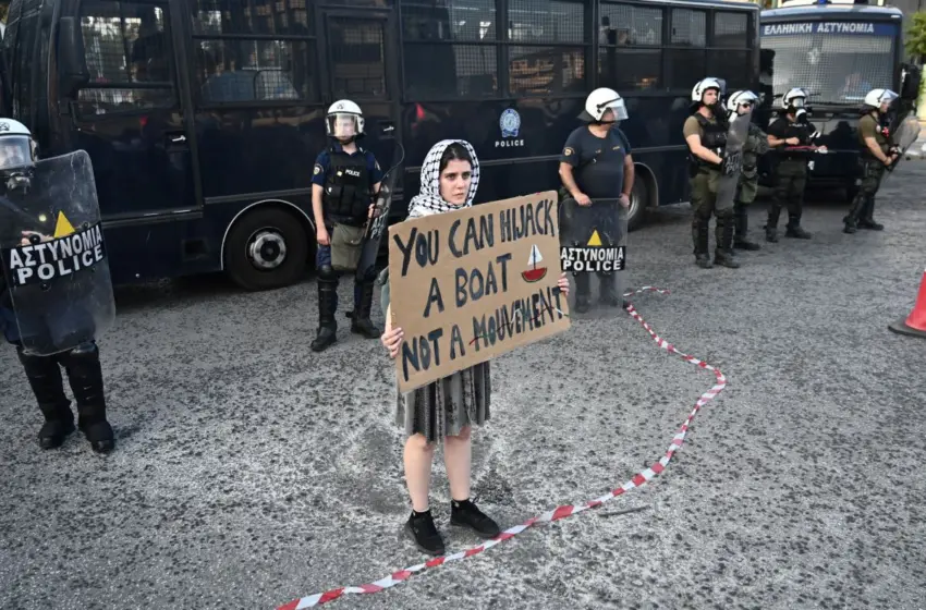  Madleen:”Το Ισραήλ φταίει που δεν βούλιαξε το πλοίο”-Σάλος με τους Έλληνες αστυνομικούς