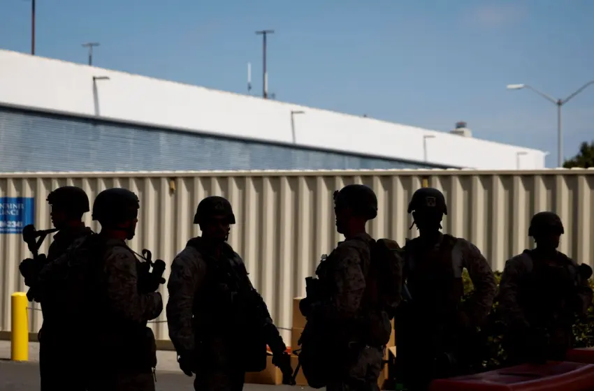  Τραμπ στην υπηρεσία μετανάστευσης: “Περιορίστε τις εφόδους”