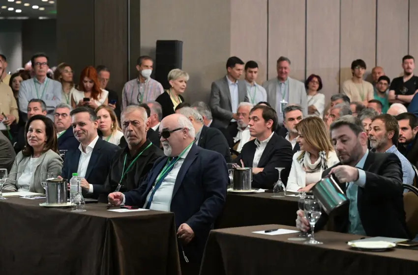  ΠΑΣΟΚ: Το σχέδιο για τους Δήμους- Πυρά Ανδρουλάκη, Δούκα στην κυβέρνηση