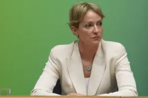  Σδούκου: Ο Τσίπρας επιστρέφει μόνο με περιτύλιγμα αλλά καμία ουσία