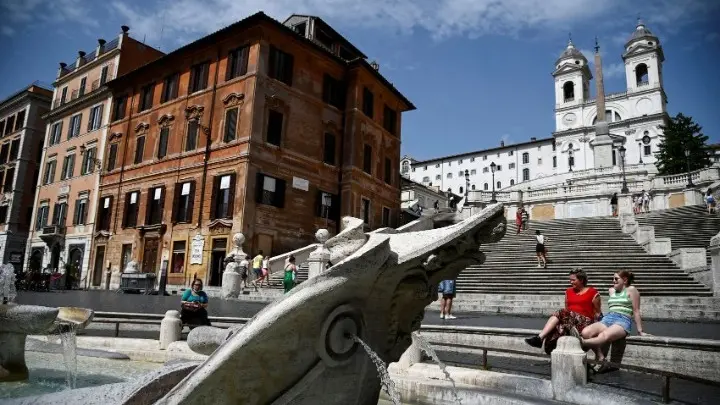  Οδηγός έριξε το ΙΧ του στα διάσημα σκαλοπάτια της Πιάτσα ντι Σπάνια